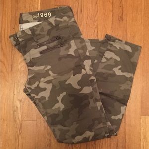 Gap - Camouflage Skinny Jeans